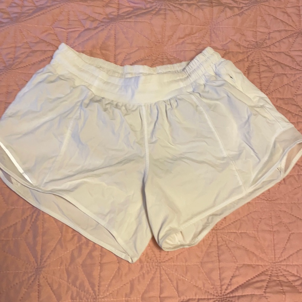 Lululemon White Hotty Hot shorts low rise